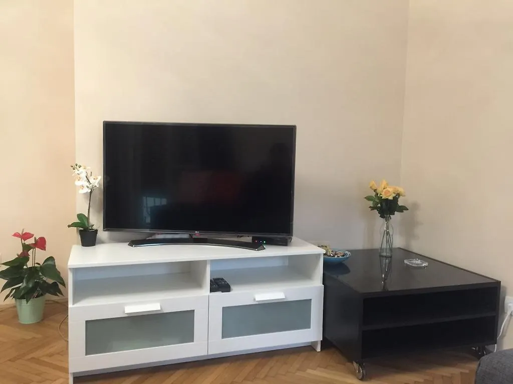 Kavics Room location